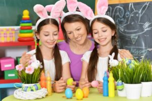 Read more about the article Áprilisi programok a Varázsbarlangban: húsvéti készülődés, tematikus napközi, könyvcsere